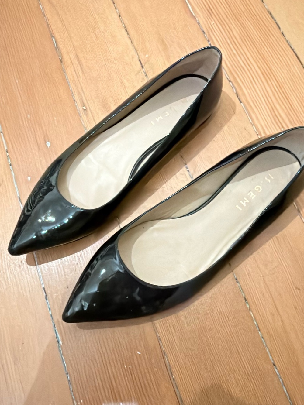 Women's Black Patent Pointed-Toe Flats